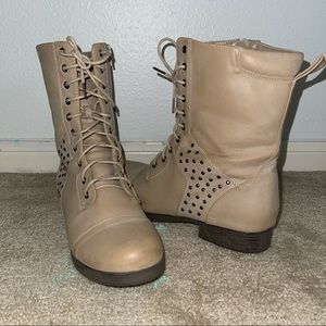 Pink & Pepper combat boots - size women’s 9.5